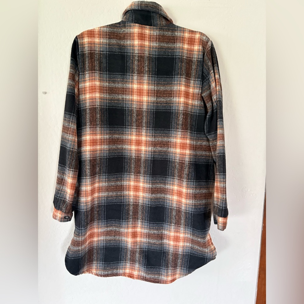 Plaid Button-Up Shacket with pockets - Picture 3 of 3